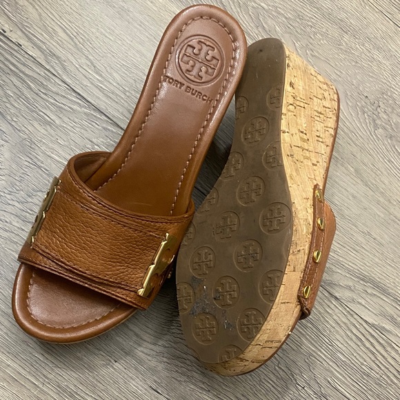 Tory Burch Tan and Gold Wedge Sandals - Picture 6 of 8